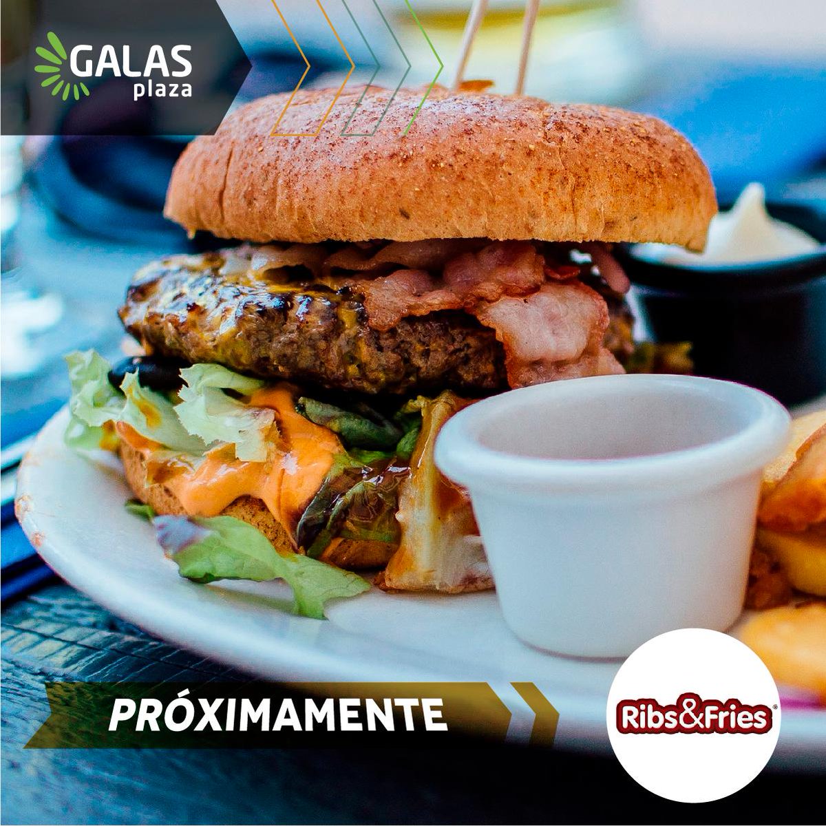 Una experiencia simplemente única te
espera al cruzar la puerta de Ribs &amp; Fries
con sus hamburguesas gigantes y
comida americana.