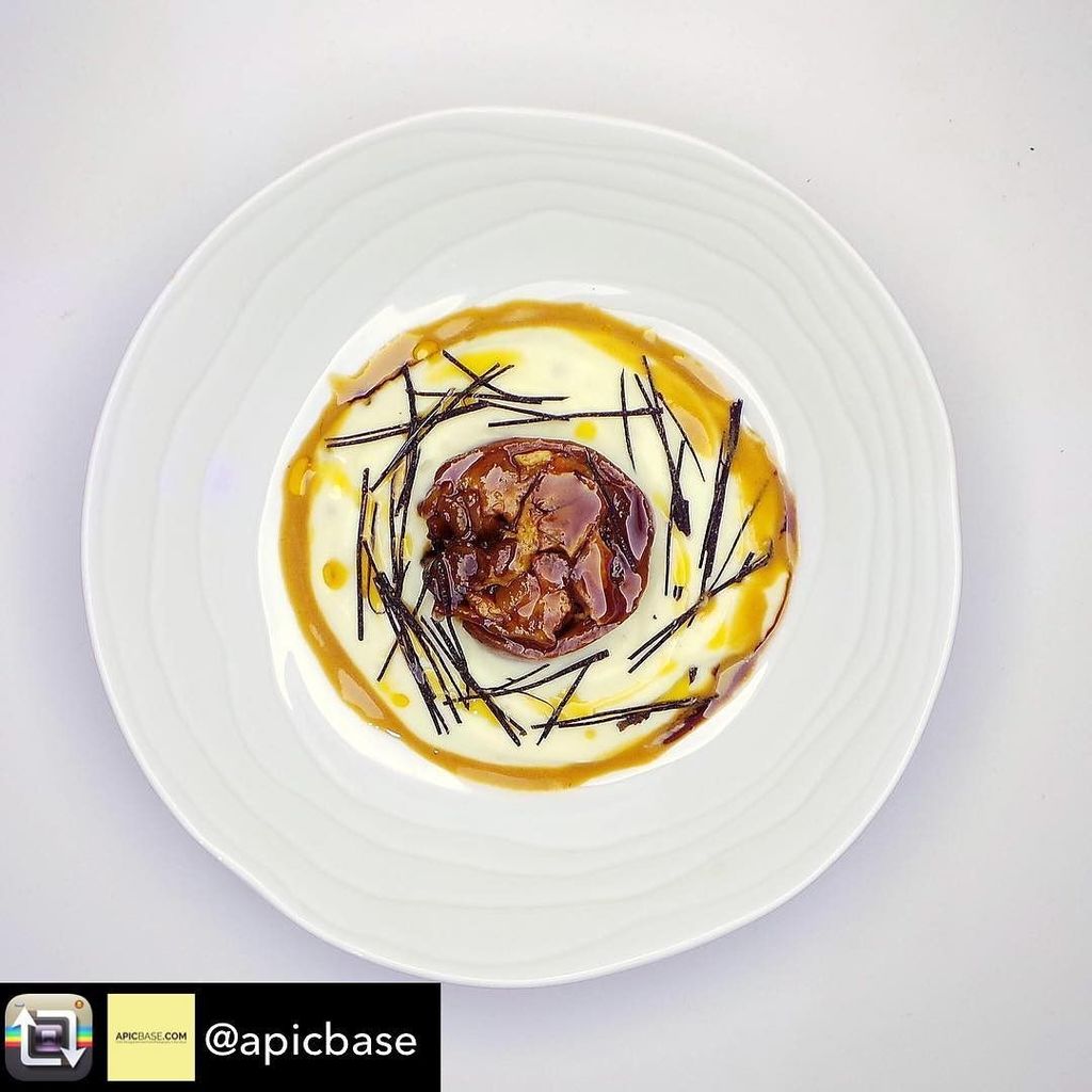 tomaikens's tweet photo. Repost from @apicbase Stuffed veal Trotter with veal sweetbread and langoustines, potato soup, Perigord truffle & Langoustine reduction
#omnivore #paris #2017 #tomaikens #tomskitchen #foodart #foodporn #chefcreation #culinaryexcellence #foodpicture #food… https://t.co/XpMYUrRCyb https://t.co/bjwtwj5Nj7