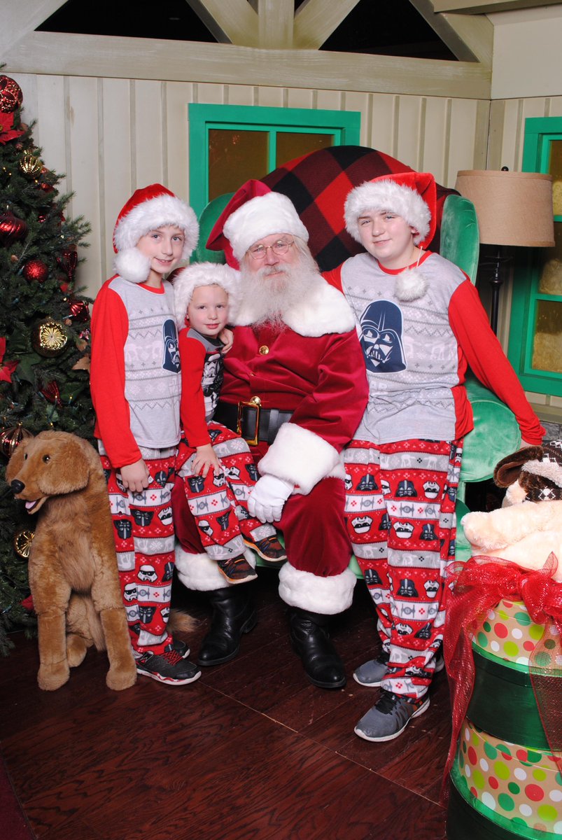 MacKidWB's tweet photo. Our Santa π
experience at the @Viewmontmall was pretty magical. Read all about it at https://t.co/ECNdzzldaU #SantaExpMK #ad #Santa #mackidwb #mackid #macaronikid https://t.co/jyGM37fbVm