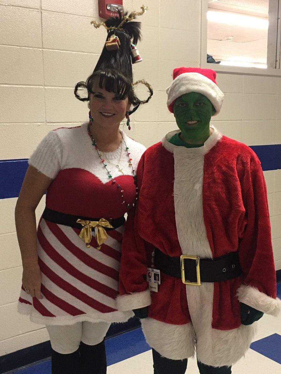 TweetDCS_SES's tweet photo. Grinch day at SES 💚💚💚 #TeamDCS https://t.co/9HpmlukPqo