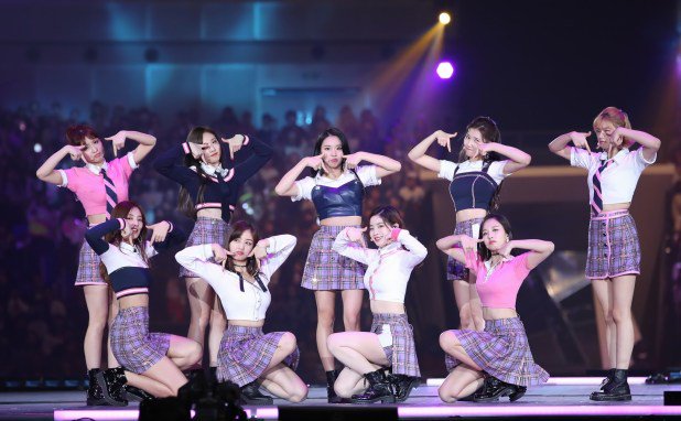 koreaworld_net's tweet photo. المعجبين المحققين قد يكونوا قد اكتشفوا عينة من الأغنية الجديدة لTWICE - https://t.co/OzBjmqrS7R
#ANGERWOLF #JYPE #ONCEs https://t.co/Mkvho23owm
