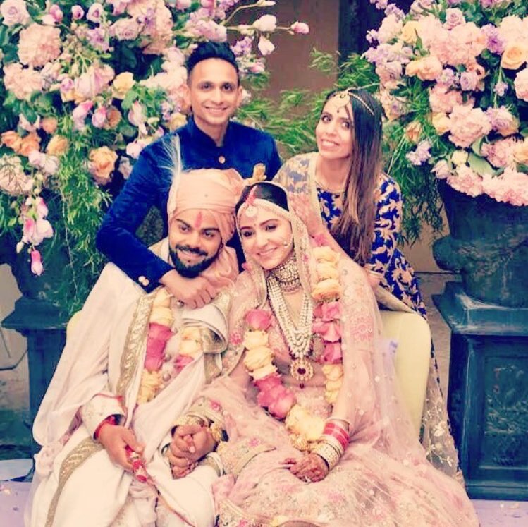  @AnushkaSharma &  @imVkohli with their family & friends   #VirushaWEDDING