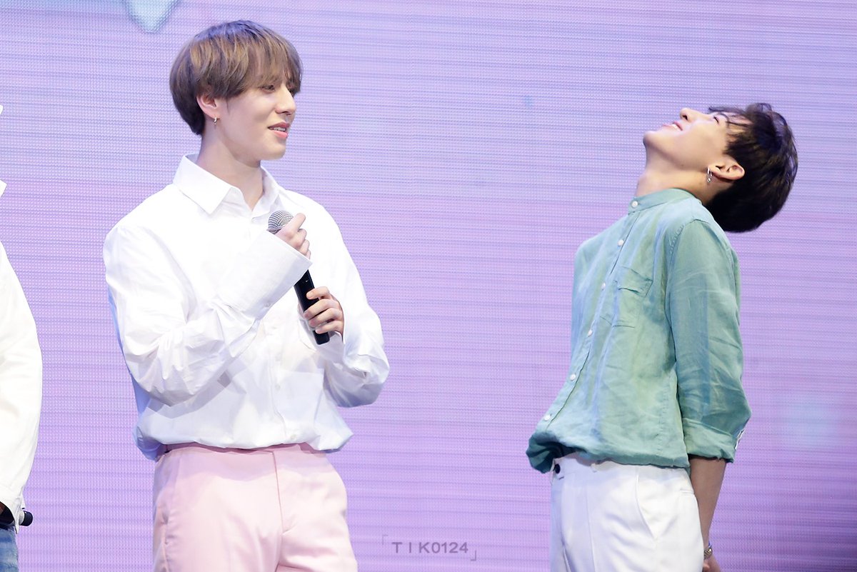 Tik0124's tweet photo. 171211 #itsskinthailand #got7 #bambam #Yugyeom รู้เลยว่าคยอมให้แบมสอนพูดไทย ฮึบอย่างดี แล้วก็ลืมง่ะ ถถถถถถถ https://t.co/eQA7RJLlCQ