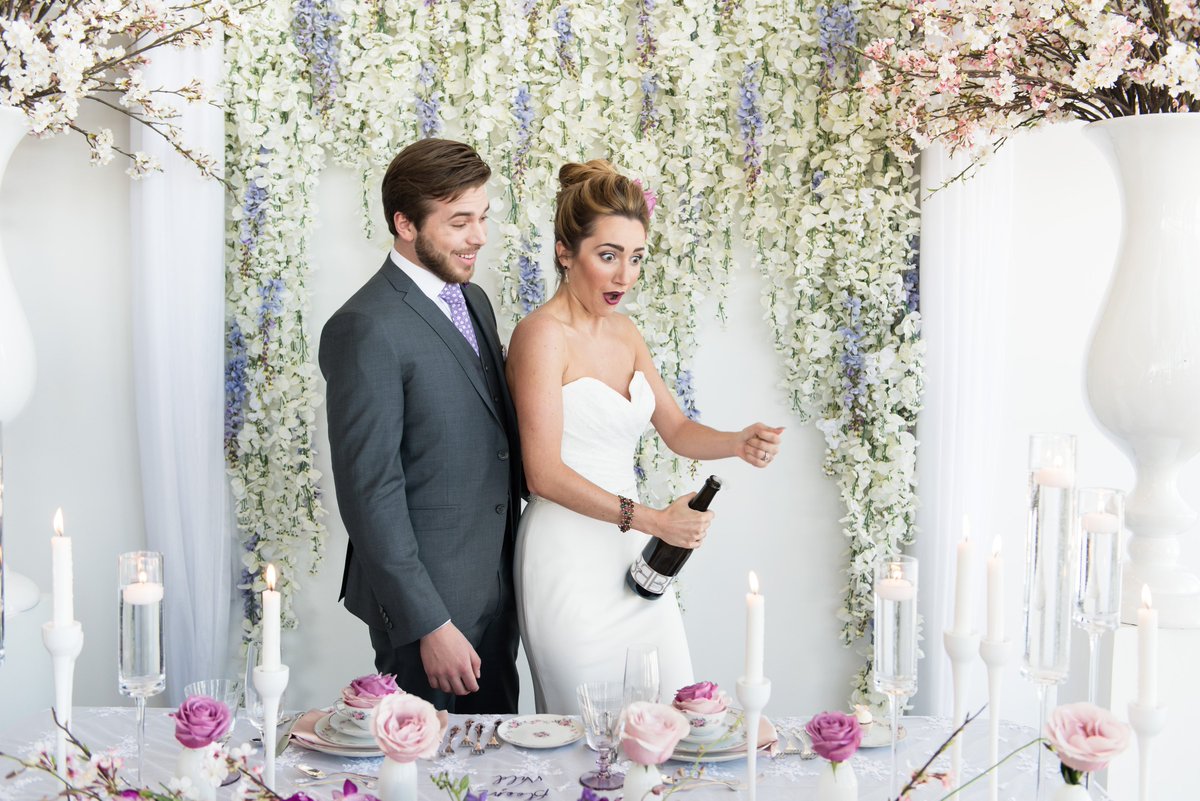 Pop champagne like a pro with these 4 simple tips - just in time for all those holiday celebrations!
bourbonandbloom.ca/single-post/20…