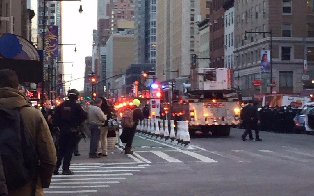 LatePositivo's tweet photo. Imágenes revelan que el sospechoso de los atentados de New York llevaría los explosivos atados al cuerpo.
#ConoceMundo
https://t.co/wJUcD7dCGW https://t.co/CNW4eu9YsD