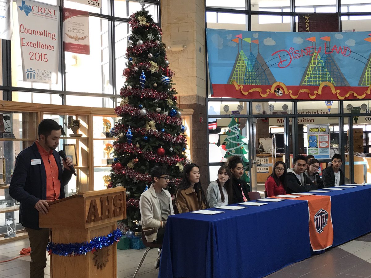 CounselAmericas's tweet photo. Way to go to our 10 #Trailblazers for receiving $152,000 in scholarships to UTEP🎓 #igotpicked #Classof2018 @Americas_HS https://t.co/mKzGeGBFFC