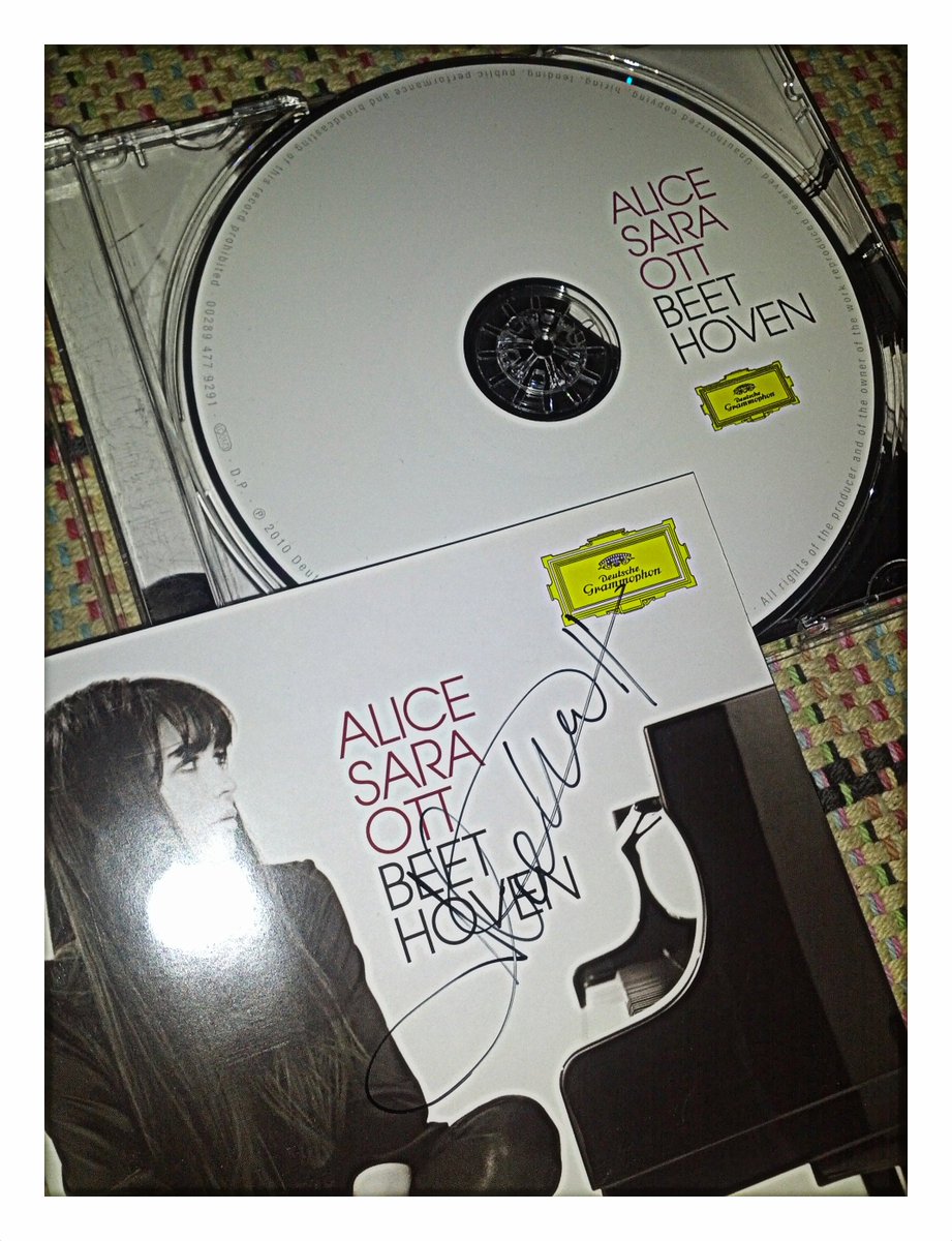 ¡Para los fans de #Beethoven! Tenemos en venta "Alice Sara Ott -- BEETHOVEN" con <a href="/DGclassics/">Deutsche Grammophon (DG)</a> ORIGINAL y AUTOGRAFIADO. Interesados escribiri al DM.