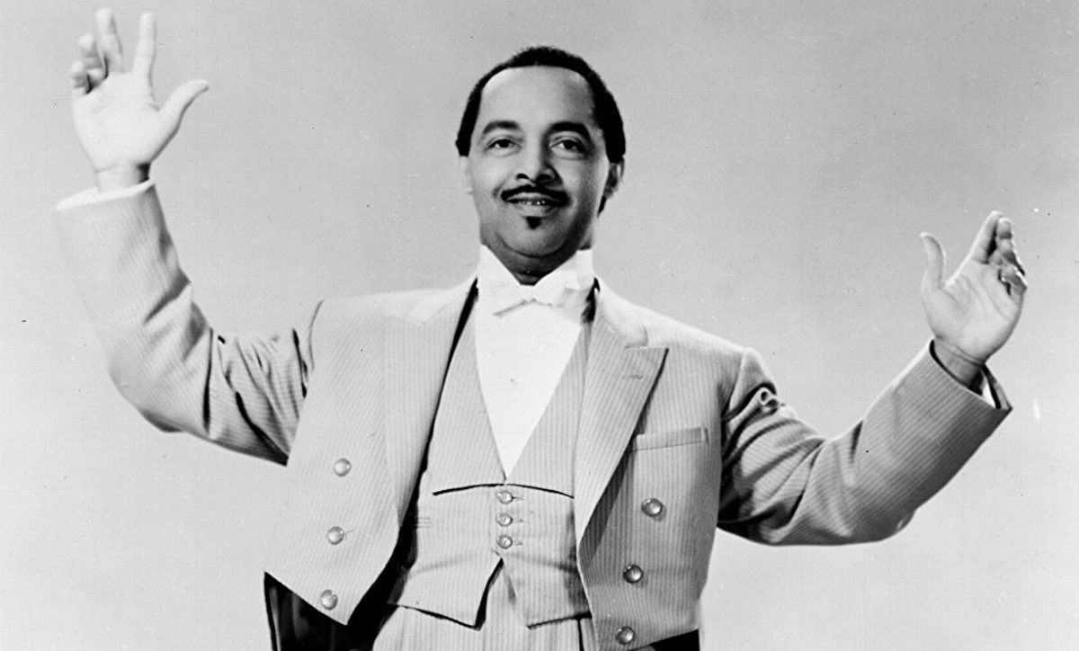 Abel_Villalba's tweet photo. #UnDíaComoHoy hace 100 años nació “El rey del mambo”, Dámaso Pérez Prado; te propongo escuchar una de sus grandes composiciones: "el Mambo no. 5", con su propia voz y orquesta #QueRicoMambo
->https://t.co/HRB6qu1uRu https://t.co/8pin1oeqi9