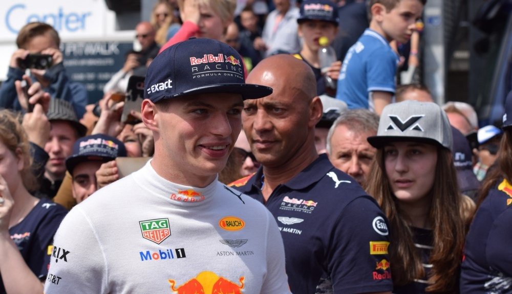 GPFansNL's tweet photo. Verstappen: "Ik kan maar beter geen teambaas worden" https://t.co/HglwVEhOr6 🏁🏁 #verstappen #redbullracing #teambaas #F1 https://t.co/UjrlDjsP8R