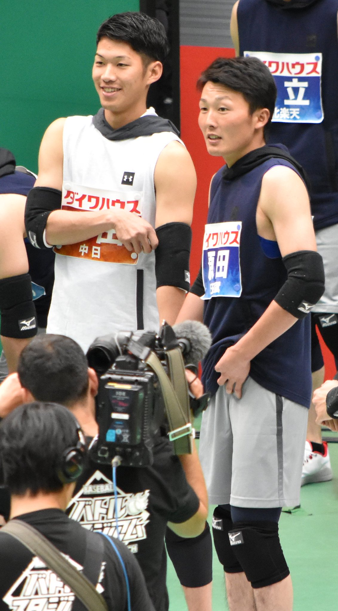 靴下 １２ ７ バトルスタジアム 京田陽太 源田壮亮 画質粗くてすまそ お隣になりがち