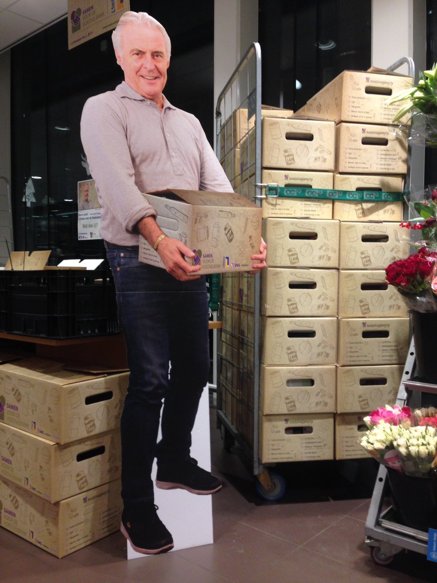 FrankAckermans's tweet image. Huub, es dich noe die litste doos drop zits, kint de eerste container vanoet Appie Zitterd op transport #l1 #vb2017 @HuubWStapel @L1