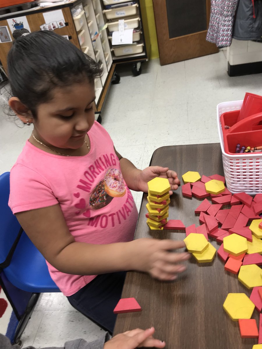 Miss_Silva123's tweet photo. We can show patterns in many ways ☺️🎉☺️🎉 @SullyES_LCPS https://t.co/RbnPqyd11N
