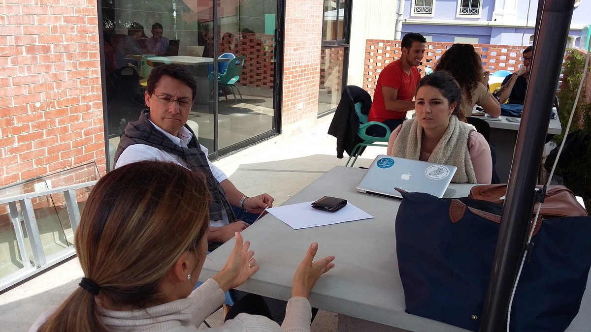 IMPAQTOec's tweet image. @ecuavolunteer aprendiendo de su mentora sobre marketing #IMPAQTOLabTECH  #HacemosIMPAQTO