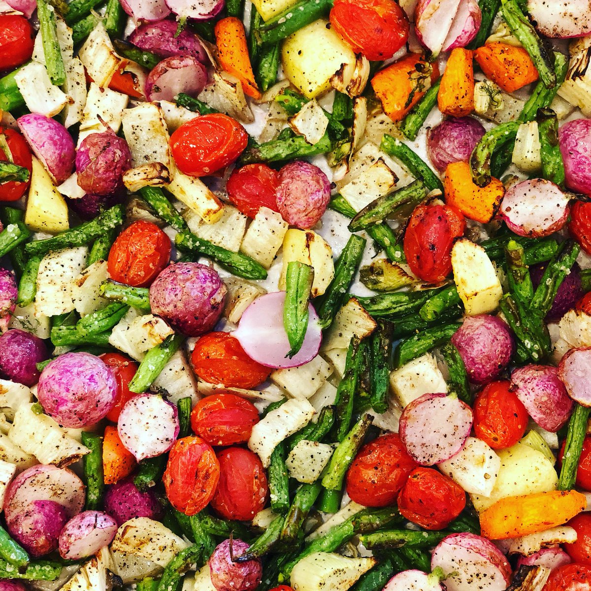 🍅🥕🥔🍅 Gorgeous #roasted #veggies for French Lentil Salad Oh #forkyeah‼️
