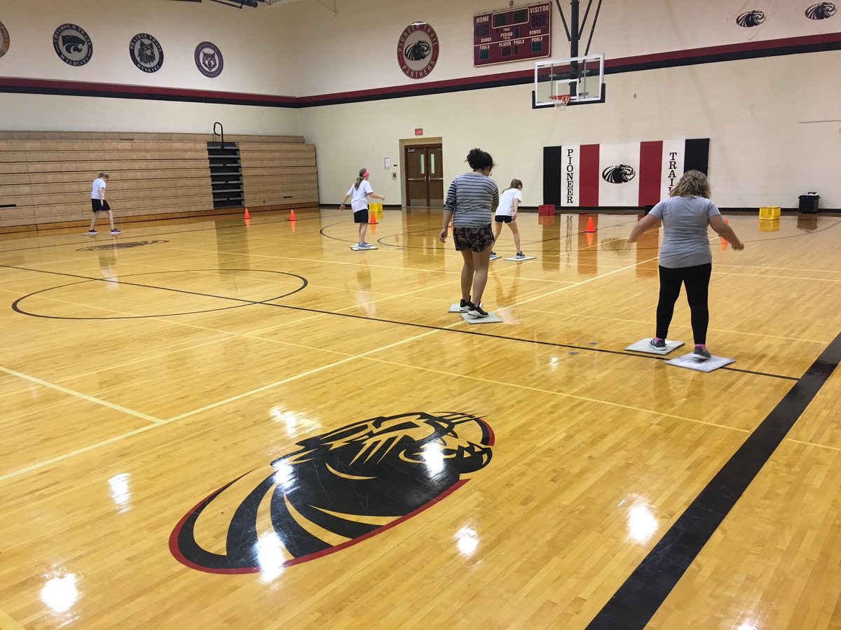 PioneerTrailMS's tweet photo. Reason #138 why it is GREAT to be a Panther, reindeer games in PE taught by reindeer!  #allforkids @ecarpenterpt @MrJustinHowe @JenZimmerman1 @jayhawk4939 https://t.co/3o7i7JkjoE