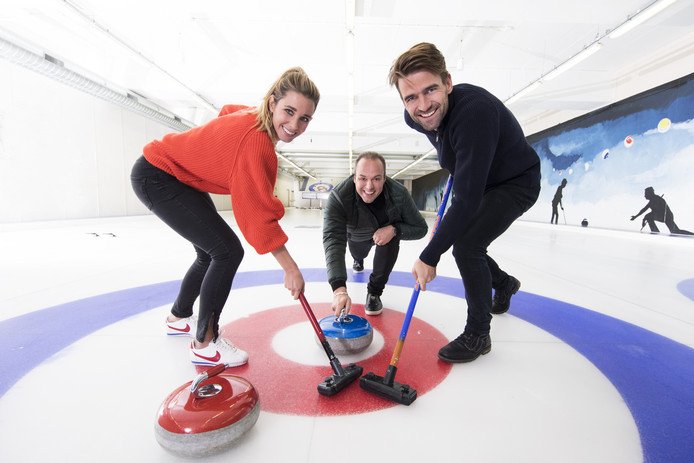 STENT (@stentproducties) on Twitter photo Wij zoeken van 18 t/m 21 dec publiek voor de nieuwe grote televisieshow 'De Curling Quiz' van de <a href="/AVROTROS/">AVROTROS</a> gepresenteerd door <a href="/fransbauer_/">Frans Bauer</a> met teamcaptains: <a href="/marktuitert/">Mark Tuitert</a> & <a href="/EllenHoog/">Ellen Hoog</a> . Vergoeding €20,- per persoon. Ga snel naar facebook.com/stentproducties en bekijk de oproep! Wij zoeken van 18 t/m 21 dec publiek voor de nieuwe grote televisieshow 'De Curling Quiz' van de <a href="/AVROTROS/">AVROTROS</a> gepresenteerd door <a href="/fransbauer_/">Frans Bauer</a> met teamcaptains: <a href="/marktuitert/">Mark Tuitert</a> & <a href="/EllenHoog/">Ellen Hoog</a> . Vergoeding €20,- per persoon. Ga snel naar facebook.com/stentproducties en bekijk de oproep!