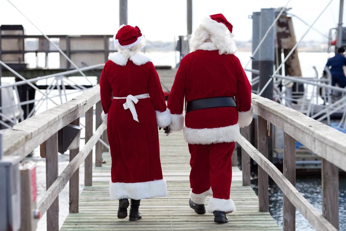 Christmas in #Nantucket is officially added to the bucket list!! Check out our travel story about why the 2018 #Christmas Stroll is something you should consider, too! bit.ly/2BRXt3f