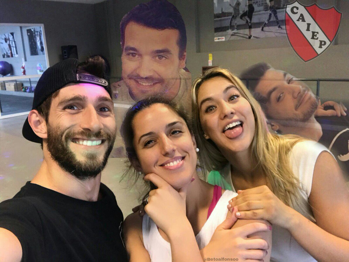 riverxvigna_'s tweet photo. @paulitachaves @gfernandezok @SoyListorti @ronensuarc @marcelacoronel @luispineyro por ellos HOY TODOS BAILA FLOR AL 13013 https://t.co/SibJ5TRRzo