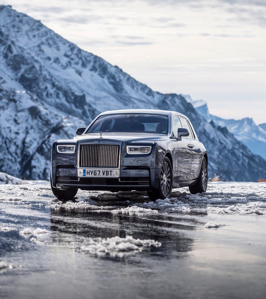 rollsroycemcna's tweet photo. New Phantom. Forging the path ahead.
#RollsRoyce #Phantom #NewPhantom #RRPhantom #PhantomDrive #Luxury https://t.co/NZA8OJWxLY