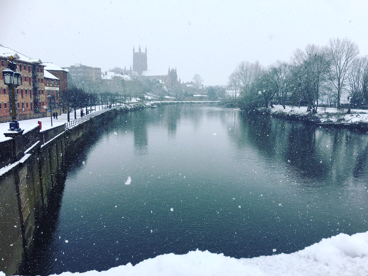 WorcWomenAwards's tweet photo. Good Evening #WorcestershireHour ! Has everyone enjoyed the festive snowy weather this weekend?! #BeautifulWorcester #Freezing !! https://t.co/9xUbHpRYNj
