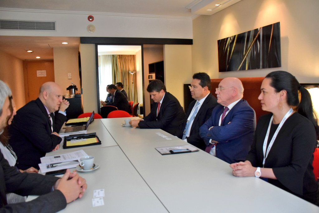 mreparaguay's tweet photo. Canciller @EladioLoizaga, y el Ministro de Industria y Comercio @Gusleite_py, en el marco de la #11MC de la @OMC_es, mantuvieron una reunión bilateral con el Ministro de Comercio de Israel, señor Ohad Cohen. Analizaron temas bilaterales y aspectos del Comercio internacional. https://t.co/ksEqNaNp3O