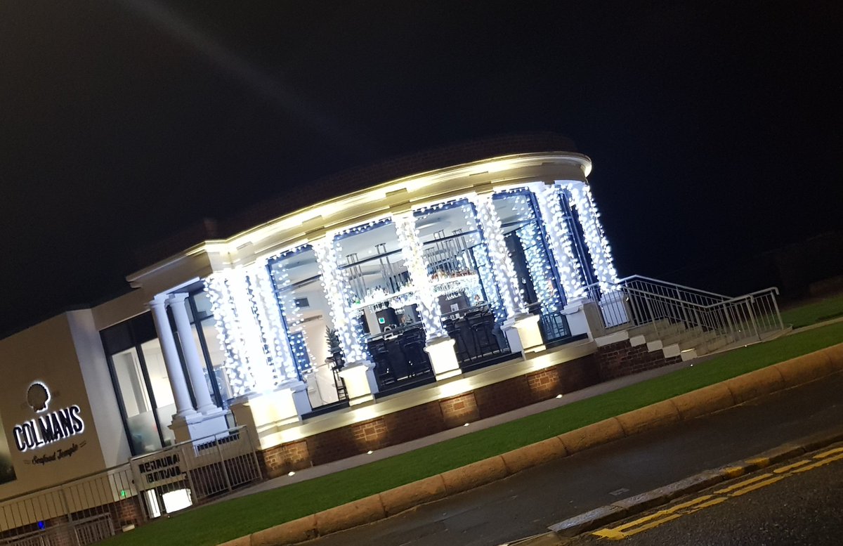 ColmansTemple's tweet photo. Festive, night time at #ColmansTemple #SouthShields 🎅@NEbloggers https://t.co/ry9I6YjdmW