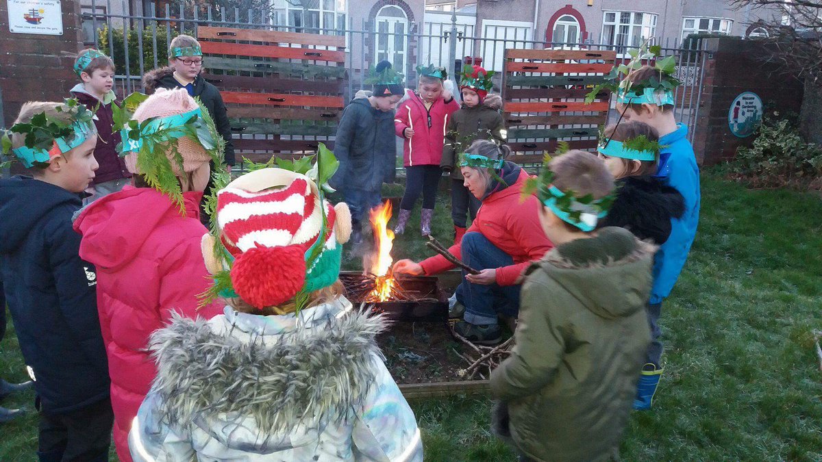 southwalneyinf's tweet photo. Leaf crowns and marshmallow treats made forest club extra special today 😊🍃🌳🌲#SWINS https://t.co/msi4lVWdM1