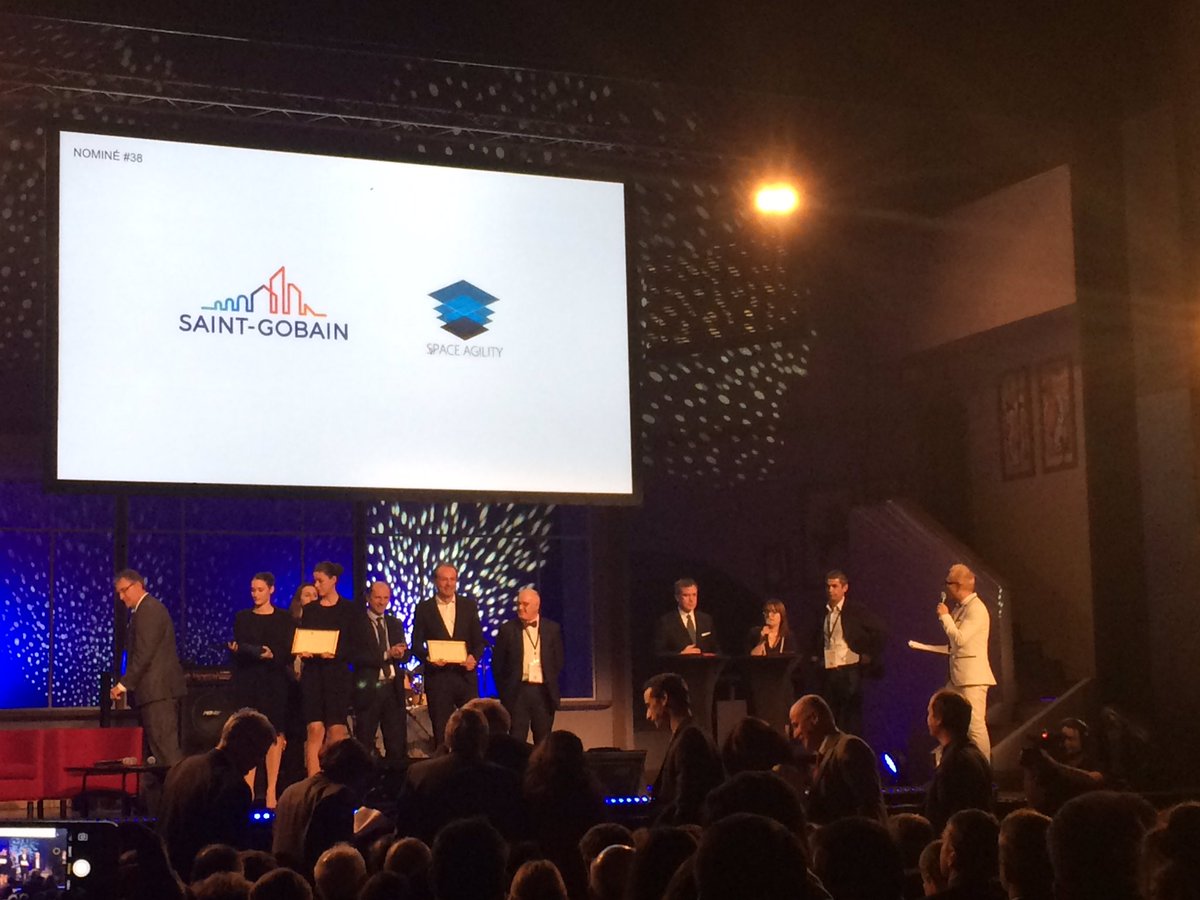 Et le trophée Or revient à <a href="/saintgobain/">Saint-Gobain</a> qui a transformé ses #espaces avec l’application Space Agility : une immersion #virtuelle des nouveaux lieux qui a permis des simulations spatiales et une appropriation des nouveaux usages. #TrophéesArseg