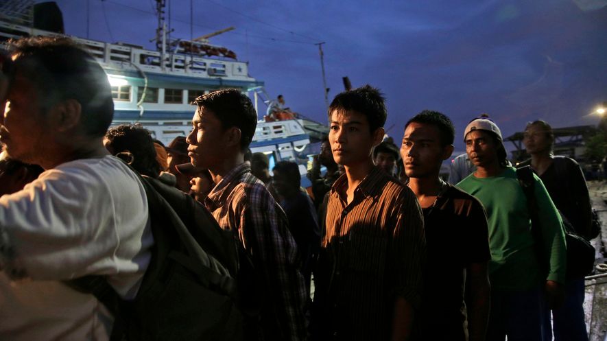 Newsela's tweet photo. What is human trafficking? https://t.co/Fk3q29VhXi https://t.co/GFkt1r2N4G