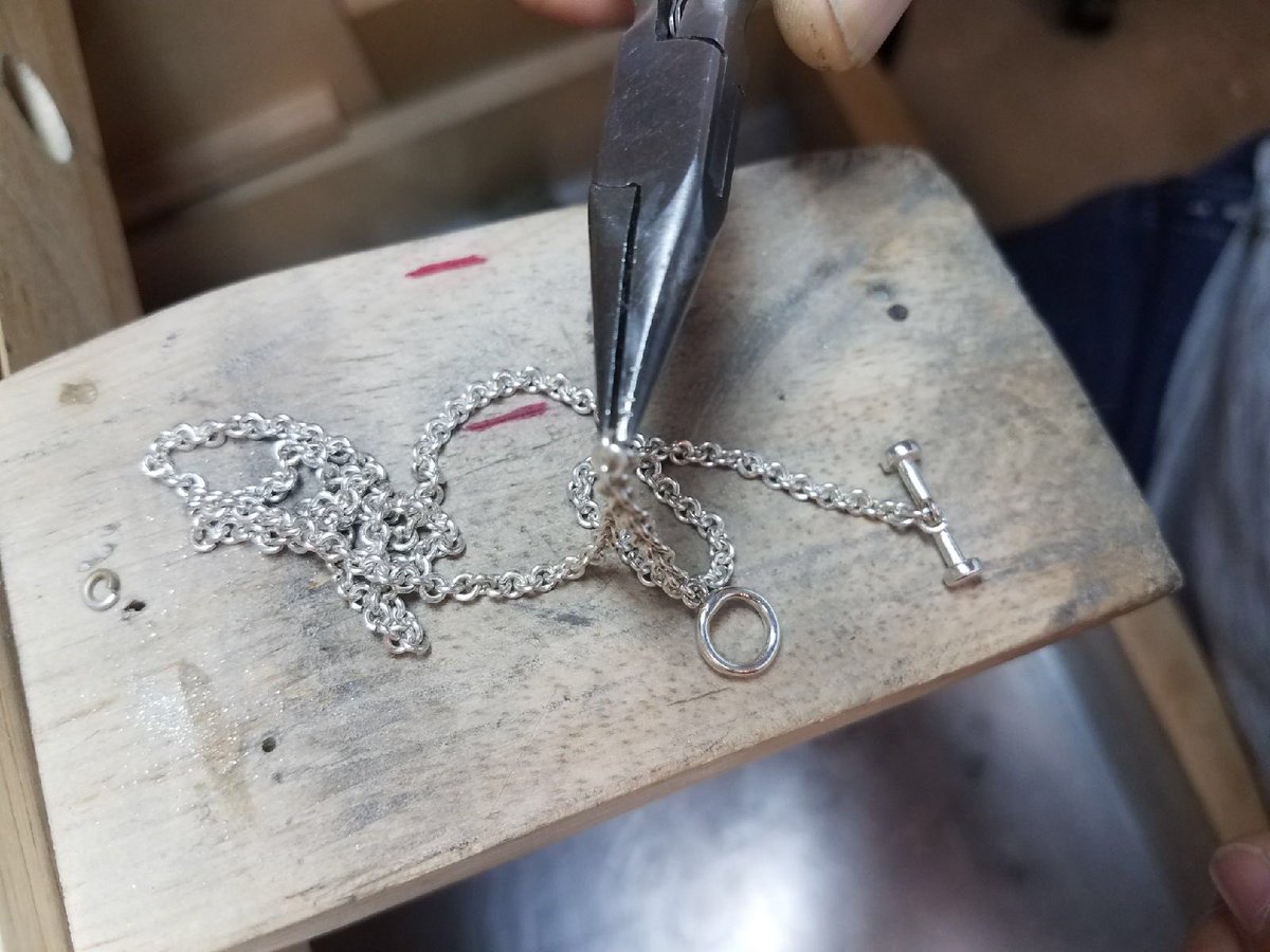 HiddenGemLab's tweet photo. Handmade Fairmined Silver and Fairmined Gold Chain! 
DM for pricing! 
#handmadejewelry #handmade #ethicalfashion #ethicallysourced https://t.co/o2ftLfz3uR
