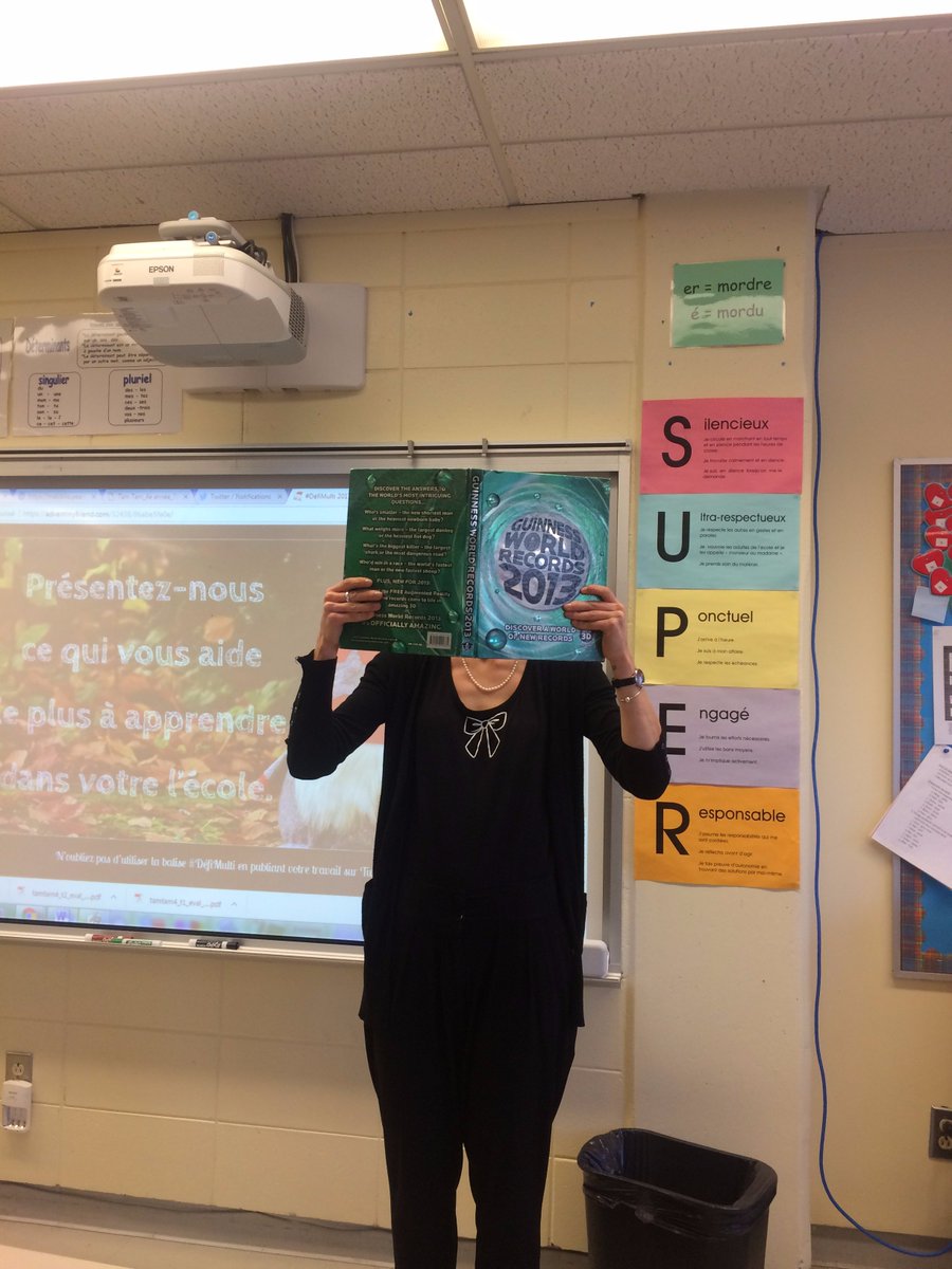 Les choses qui nous aident le plus à apprendre dans notre « l'école » sont les livres, le tableau, les règles de SUPER-élèves et surtout notre enseignante. #DefiMulti