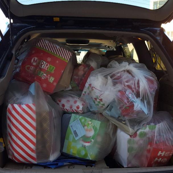 LifeNavOrg's tweet photo. Our staff had such a fun time picking up our gifts for the Giving Tree program! A special thanks goes out to Diversified Insurance Solutions and @NM_News for sponsoring our tags this year, and to the @nonprofitMKE for coordinating such a worthwhile event. https://t.co/0SroJN8hsS