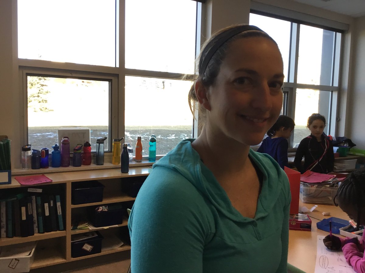 On a choisi madame Caroline parce que elle nous apprend des choses et elle nous fait travailler fort et elle est vraiment gentille #DefiMulti 💕❤️