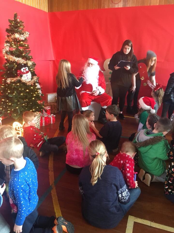 heyliddlediddle's tweet photo. Big heartfelt thanks to @CDDFRS &amp; @CDDFRSDurhamYFA for giving Father Christmas a lift and for giving up their free time to volunteer at @sacristonyp Christmas party yesterday 🎄🎁🎅🏻🤶🏻🚒 65 very happy children 💗#makingmemories https://t.co/oer75F8HYD