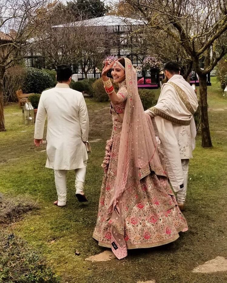  @KanikaKarvinkop's sweet insta post for the newly weds  @AnushkaSharma &  @imVkohli   #VirushkaWEDDING  https://instagram.com/p/BclQENOgIvp/ 
