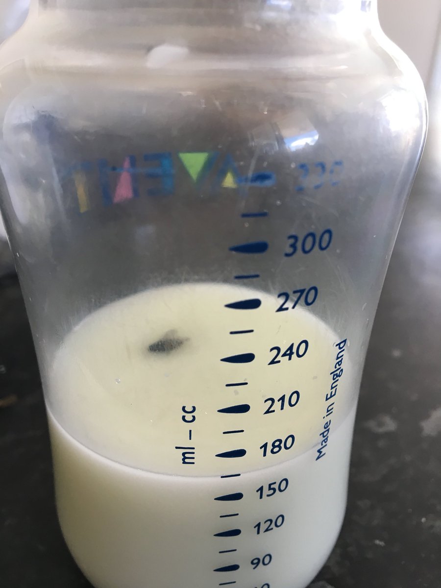HdizzyDizzle's tweet photo. Sobs hysterically as she pours 165mls of milk down the drain. #exclusivelyexpressing https://t.co/Kur2fovnIl