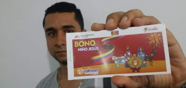 Cotufa55's tweet photo. #VERGUENZA  ESTO VALE LA DIGNIDAD DE ALGUNOS VENEZOLANOS........DAN VERGUENZA COMO SE VENDEN POR UN PICHE BONO NAVIDEÑO..... @titosarti @MayVenezolana @magicbulve @Nena7Estrellas @josel_6027 @JusticiaDorada @_Gabbyta_ @RossVzla29 https://t.co/gQpFdSrDQb