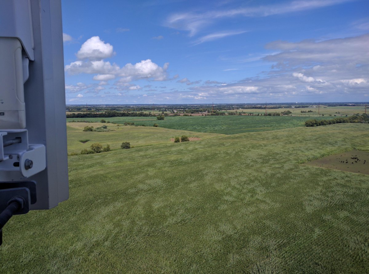 EvergentISP's tweet photo. In the #CBRS spectrum band, census-tract-sized PAL licenses are crucial for bringing broadband internet to rural customers. https://t.co/F1xDFXvvmo  @WISPAnews @WhiteHouse @SpeakerRyan @SenRonJohnson @SenatorBaldwin @FCC https://t.co/oAWMppFSO6