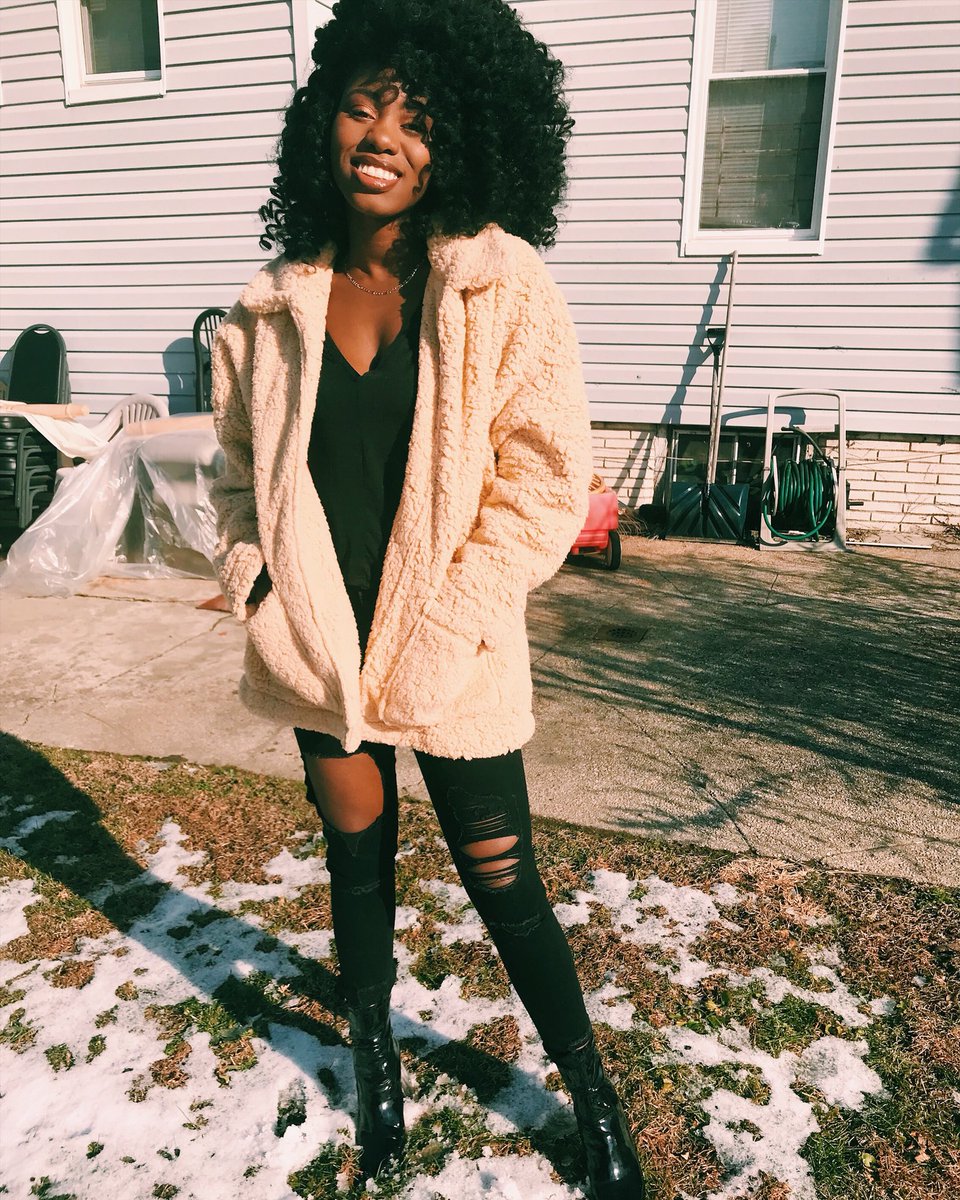 It’s official y’all ✨ I’m partnering up w/ <a href="/BACARDI/">BACARDI</a> ‘s #BacardiCultureSuite &amp; co-hosting their #NoOrdinaryMix event w/ my fave DJ <a href="/MICHAELMEDIUM/">Michael Johnson</a> duh! Fun starts tomorrow at <a href="/HarlemNightsBar/">Harlem Nights Bar</a> from 9-11 &amp; the pitchers will be bigger than my hurr 🔥🔥