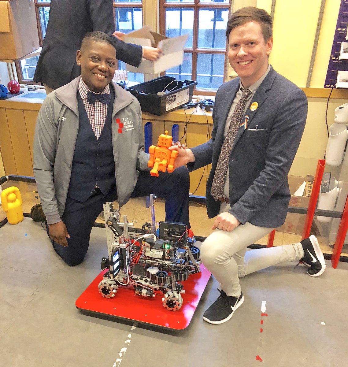coleycane2030's tweet photo. Thanks @BrowningSchool and @IDEALManhattan for showing what World-class, Inclusive STEAM collaboration looks like! #CS4ALL #Inclusion #csedweek2017 #DigCitNYC #COMPUTERSCIENCE #Engineering #SocialJustice #STEAM #PBL @Scratch @JLWolfeNYC @tinkercad @ScratchJr @agrill @mgtchemist https://t.co/UZKv4J9ksM