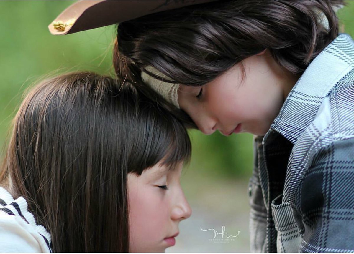 MiniEnidWDC's tweet photo. @katelynnacon @chandlerriggs  @MiniCarlTWD  how will Enid deal with killing and losing Carl!? https://t.co/YomBKPLaDR