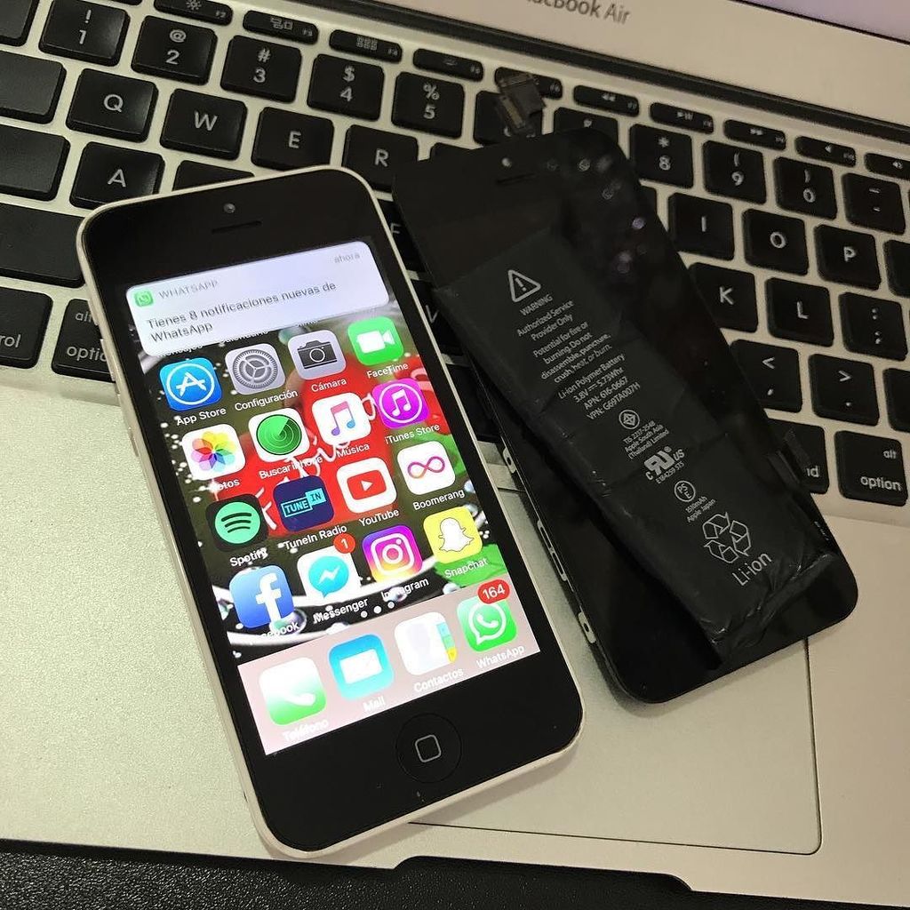 iServicesEC's tweet photo. Cambio de Display y Batería en iPhone 5c 100% original y con 3 meses de garantía #iservicestore https://t.co/8B4ObJKsJ9