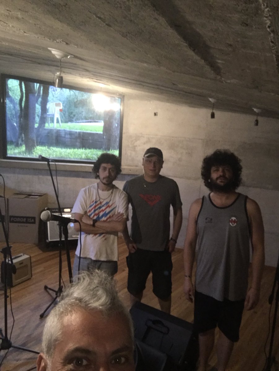 Terminado la sala con <a href="/4alhilorock/">Fran. R.R</a>