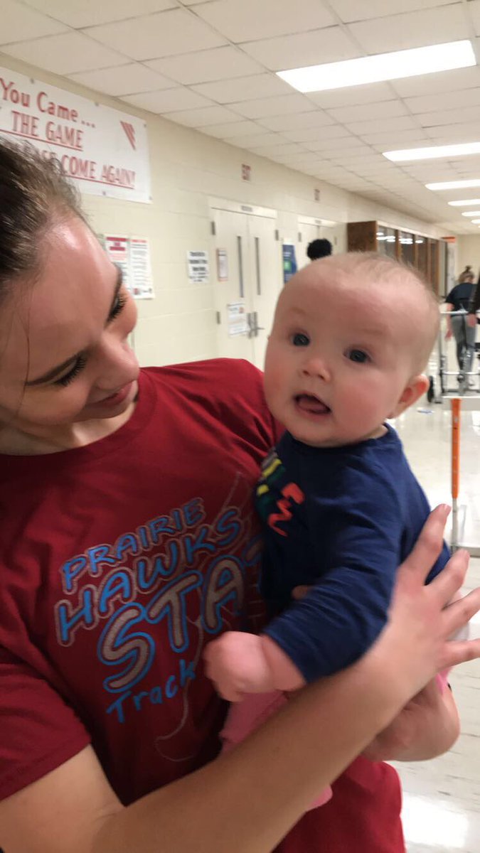 tomdavidson22's tweet image. Baby girl getting to know her teammates today! #hawksflytogether #futurePHawk