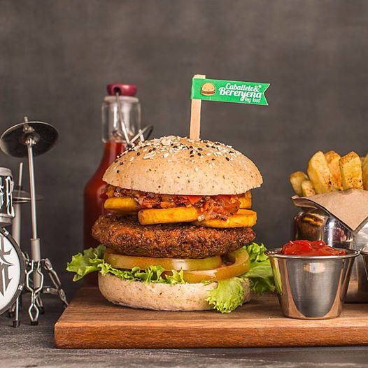 CaballeteVeg's tweet photo. PIDE YA TU DOMICILIO ingresando A #DOMICILIOSBOGOTA y disfruta una deliciosa #hamburvegsa desde la comodidad de tu casa u oficina #GoVegan https://t.co/zF1fl8IqKN