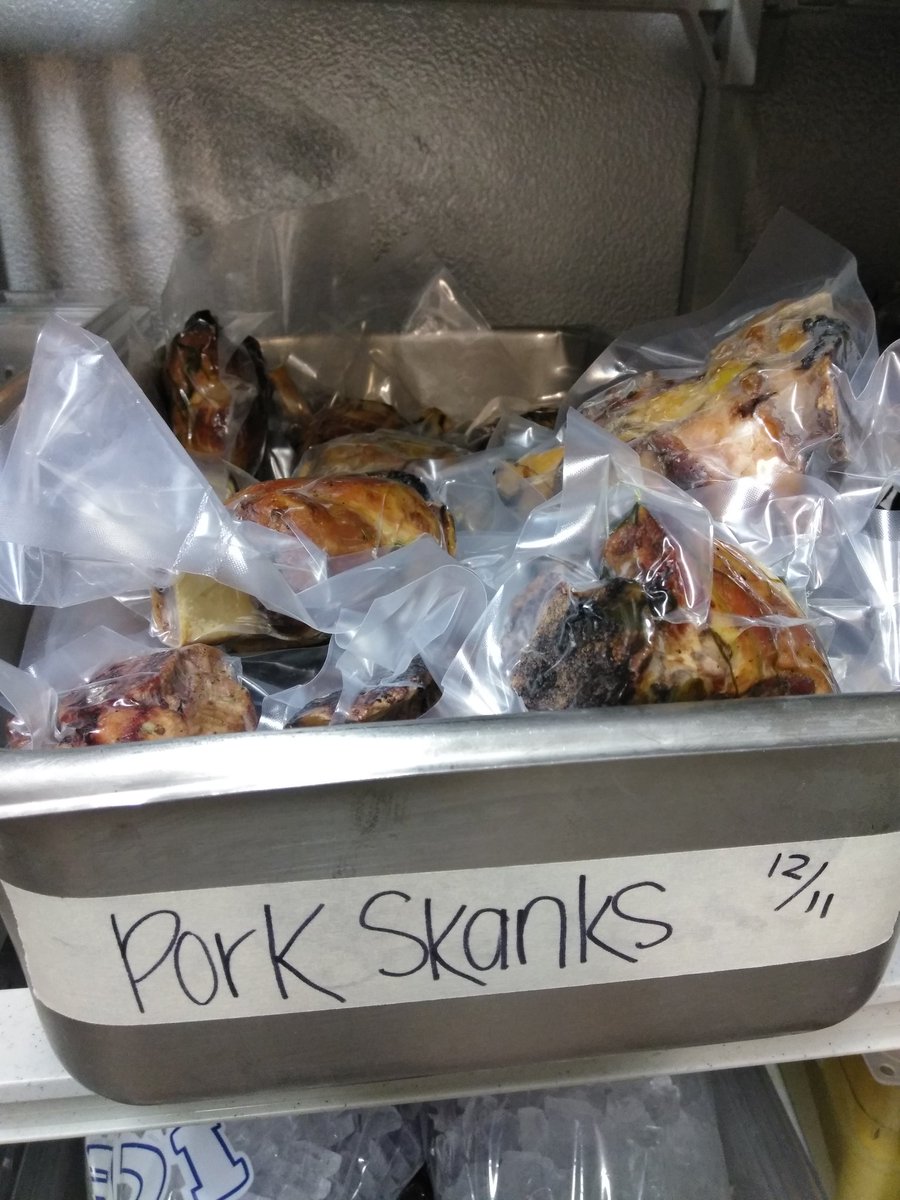 Mydad_pulledout's tweet image. Some fine dining for y&apos;all @bigjayoakerson @ComicDaveSmith @luisjgomez @rLegionOfSkanks