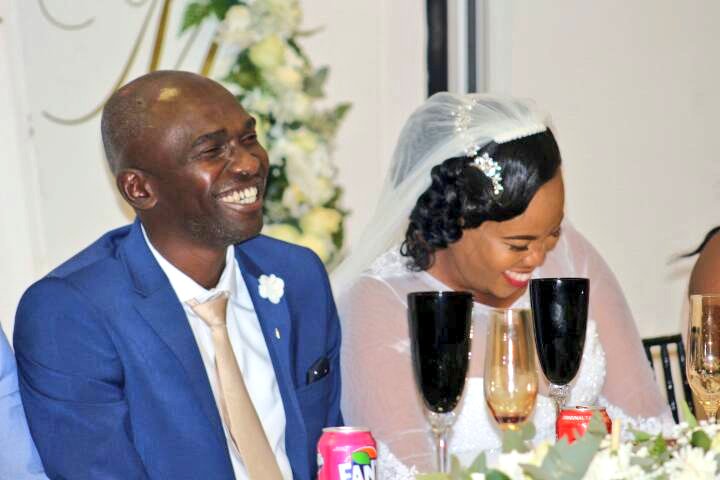 Hello 😊
So I had to take care of the photography at my cousin's wedding this past weekend 🙉 
I'm an amateur/beginner photographer but is what I can do for you and/or your friends and family 🙊 please RT to let more people know that I'm available 🙏🌾🍃