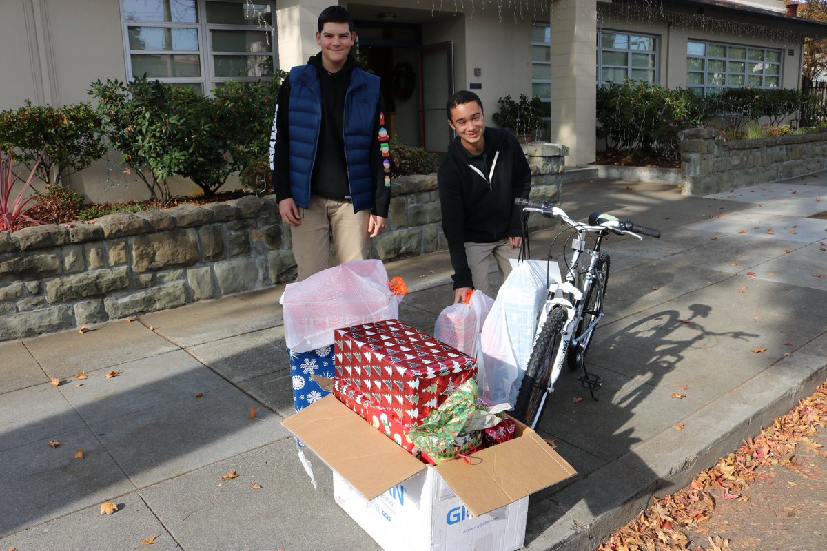 SJNDPILOTS's tweet photo. Our heartfelt thanks to our SJND community for participating in the #AdoptaFamily program. Thanks to your generous support and contributions, we collected hundreds of Christmas gifts for families in need and distributed them over the weekend. #PilotsGiveBack https://t.co/MZxRMIoeHl