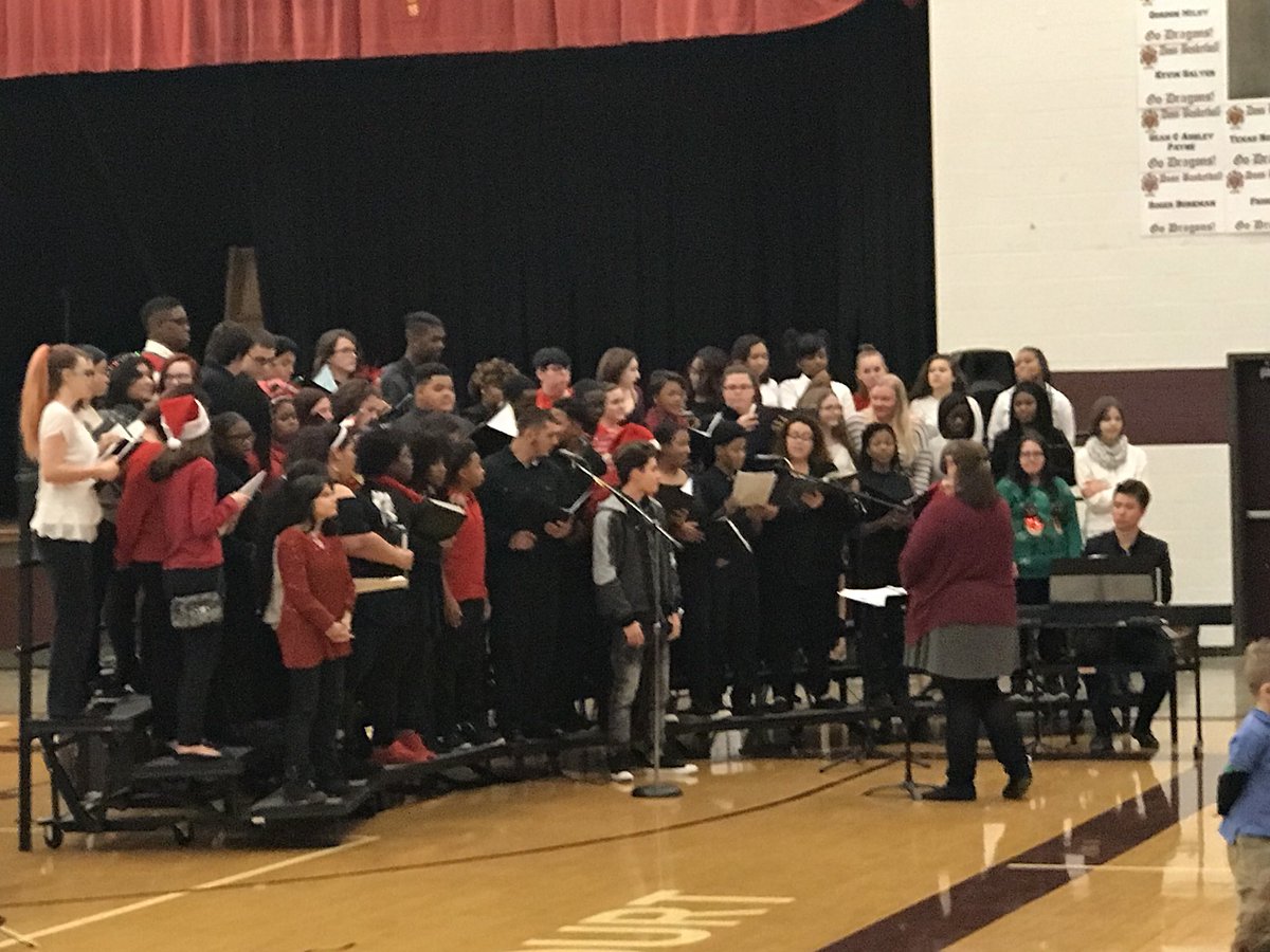 PSI_Principal's tweet photo. Enjoyed a tremendous Holiday Concert put on by the @Doss_High Band, Orchestra and Choir with my daughter Georgia. Very talented group of kids. #dossnation #dragonpride https://t.co/Y7YdXTm1Eu