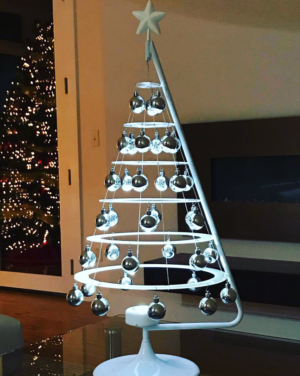 jubileetrees's tweet image. #hannukah #feliznavidad #modernchristmastree #holidays #happyholidays #decoration #design #interiordesign #modernarchitecture #artist #classical #clean #beautiful #shiny #modern
